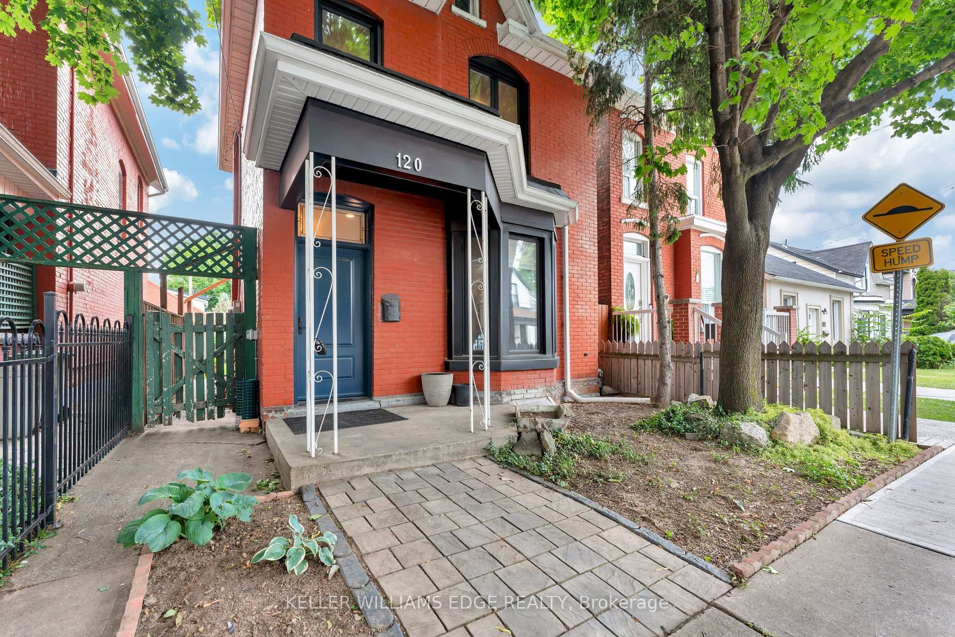 120 Emerald Street photo 4