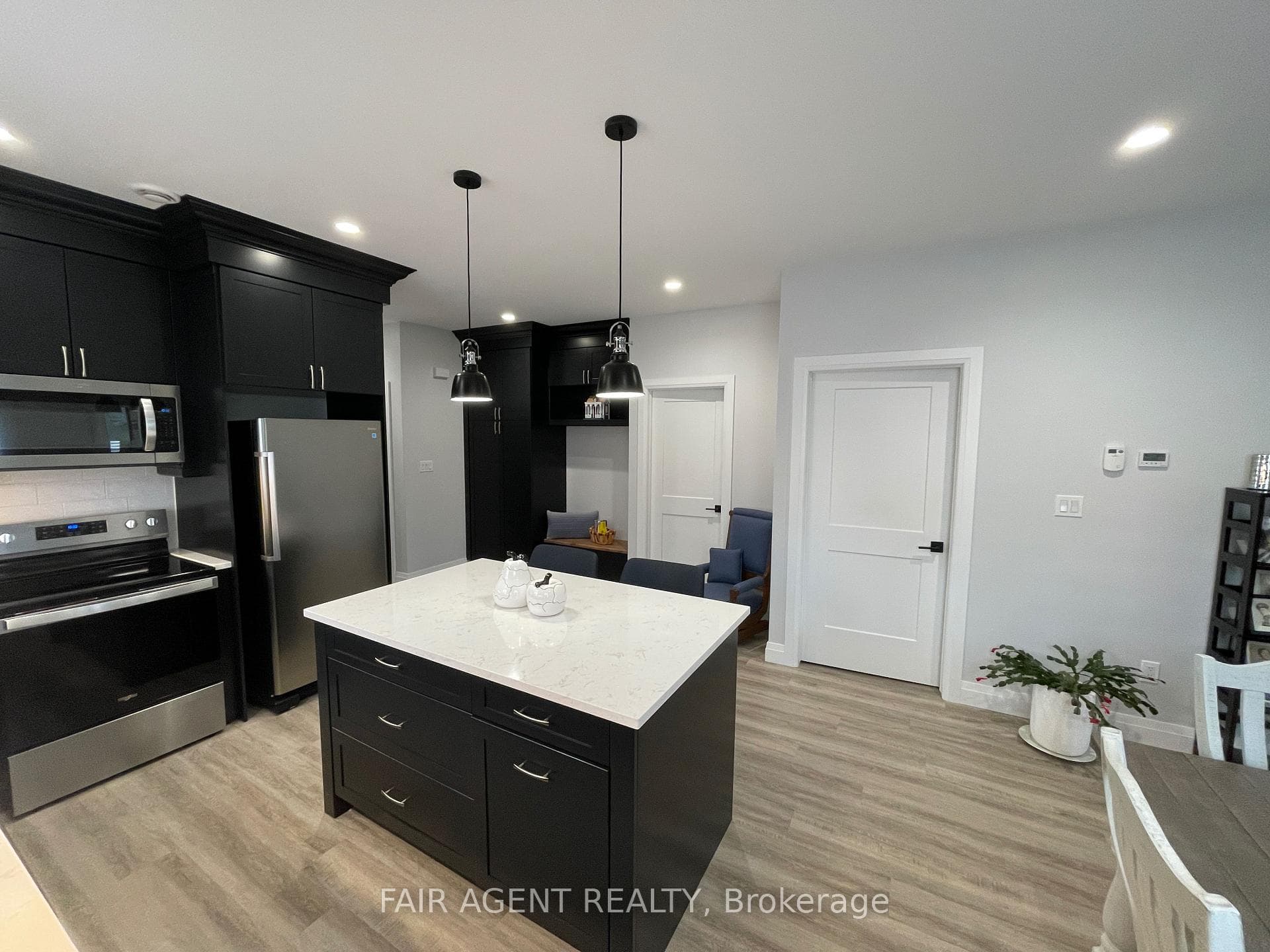 255 Albert Street Unit 2 photo 4