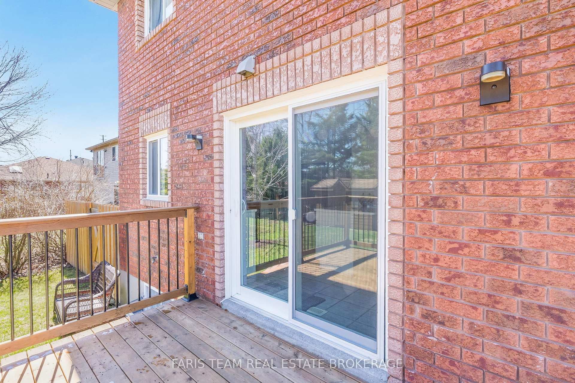 409 Anne Street photo 40