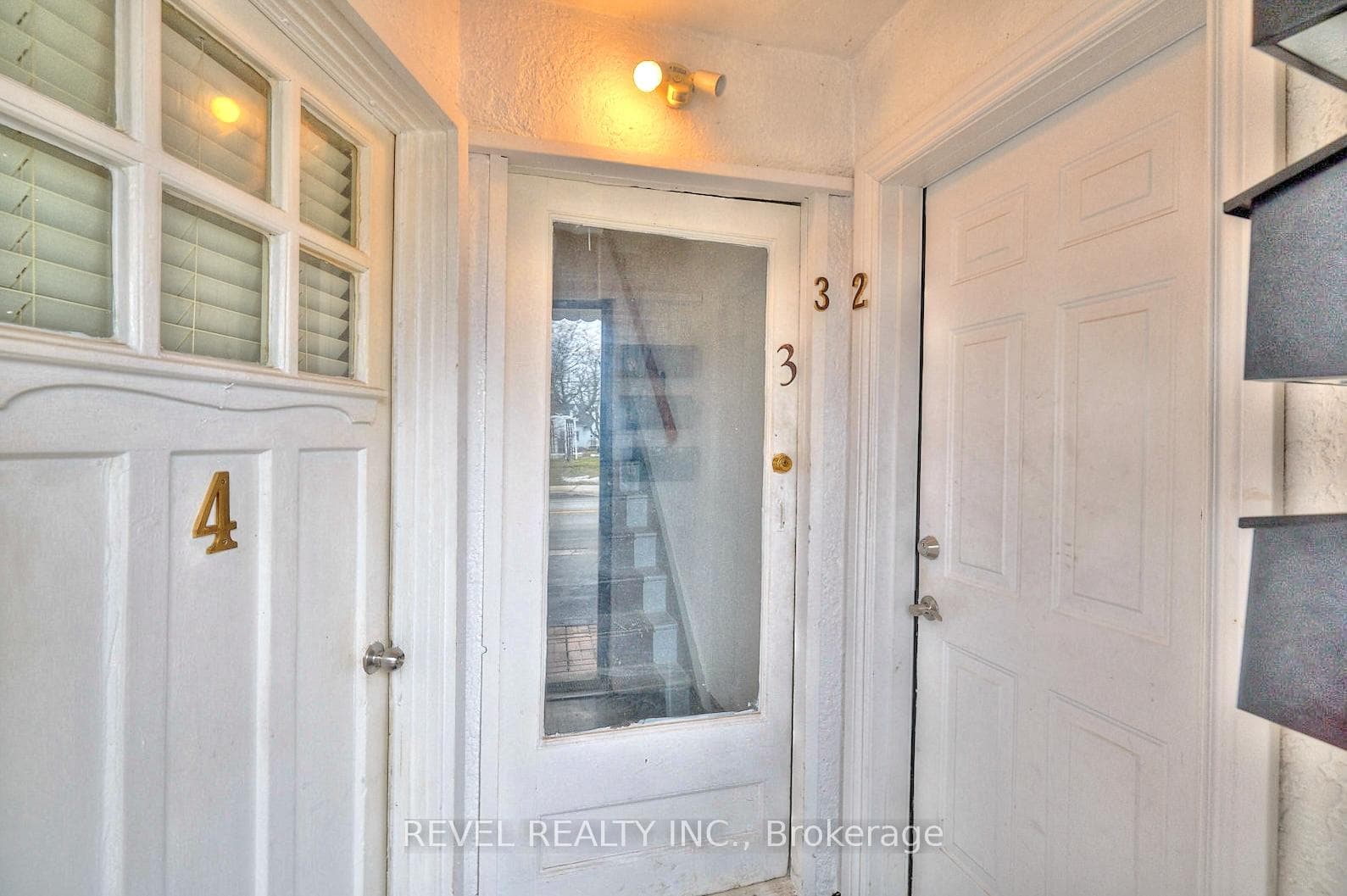 42 Riverside Drive photo 2