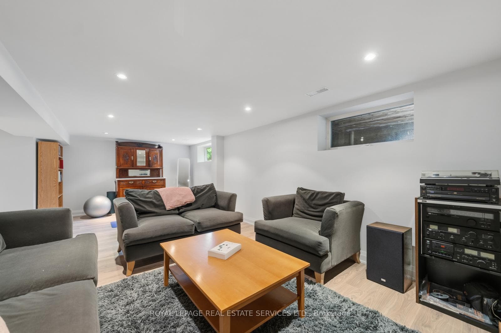 8 Firwood Crescent photo 34