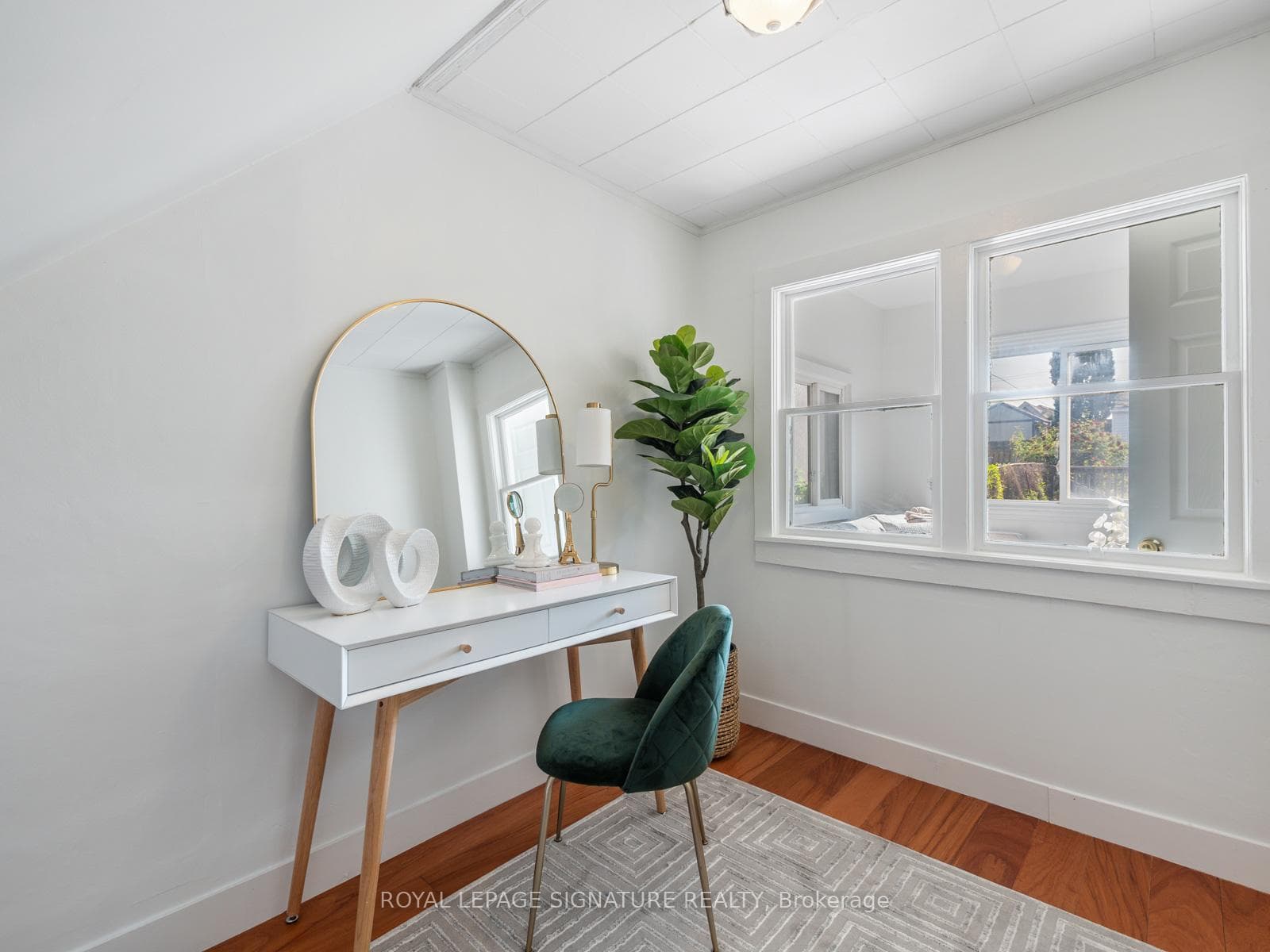 323 Gilbert Avenue photo 13