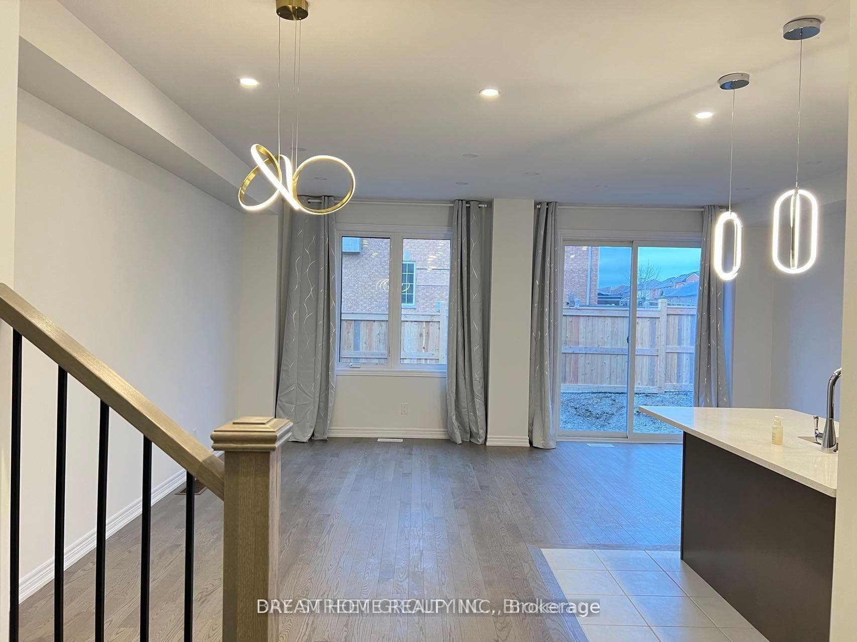 8 Brofarm Lane photo 7
