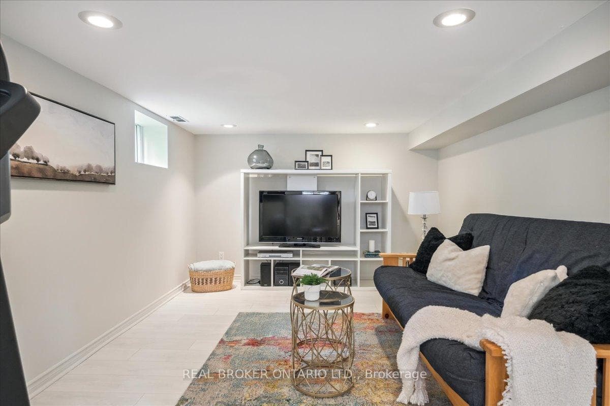 12 Parkview Heights photo 25