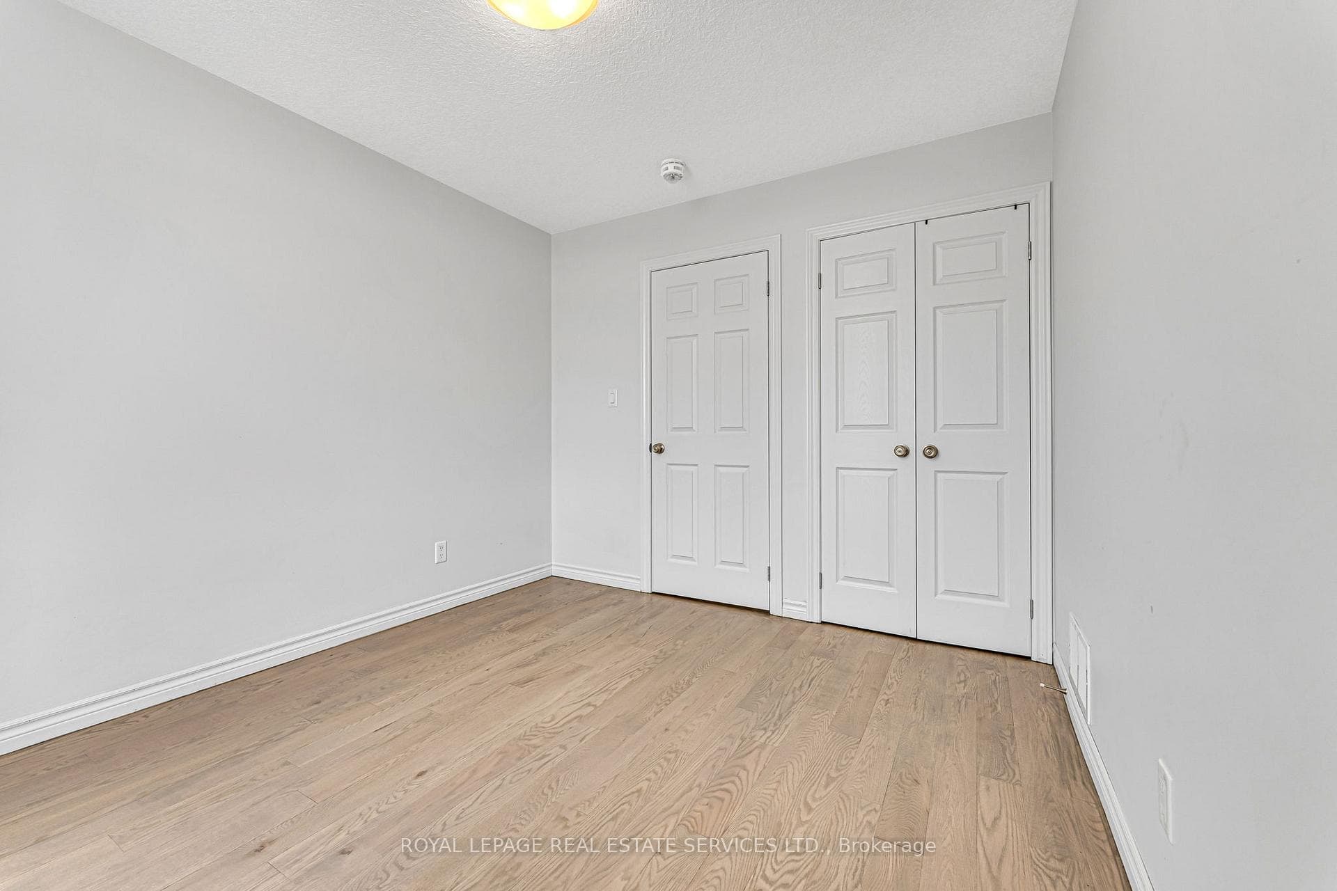 573 Forman Avenue photo 18