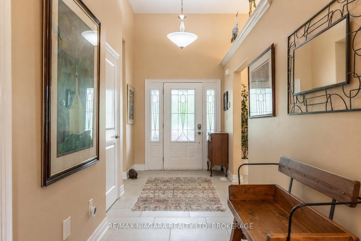 Main Level - Entry