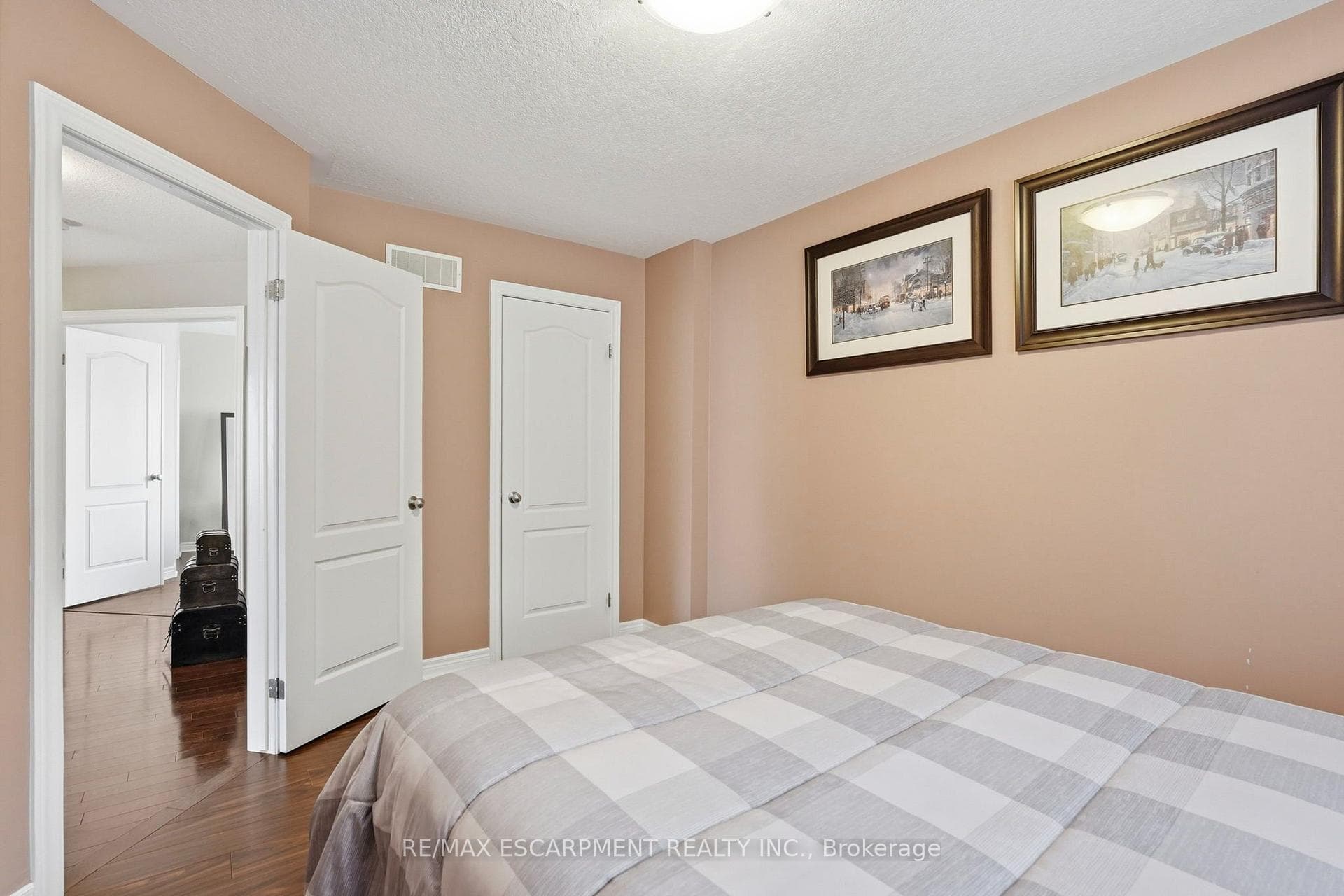 1332 Baseline Road photo 24