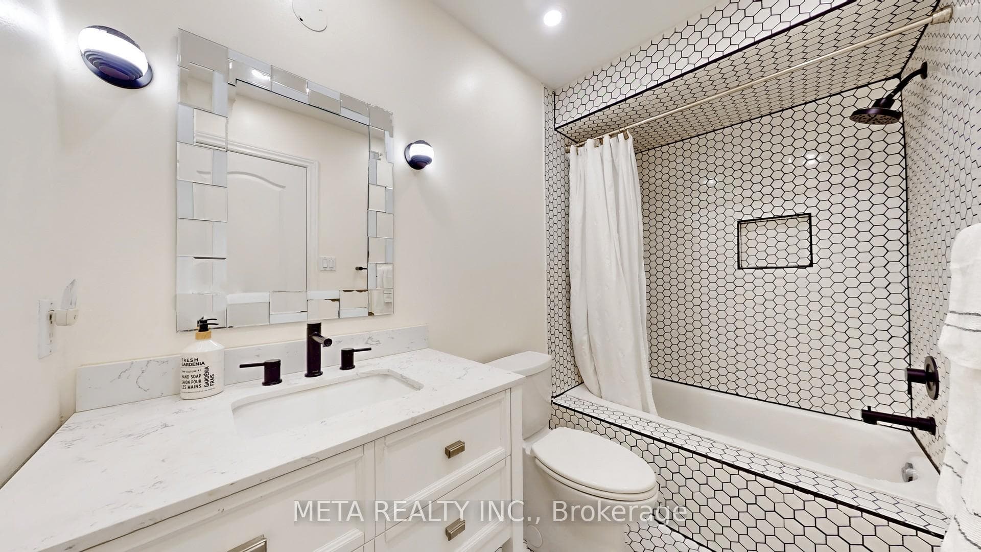 53 Saint Avenue photo 22