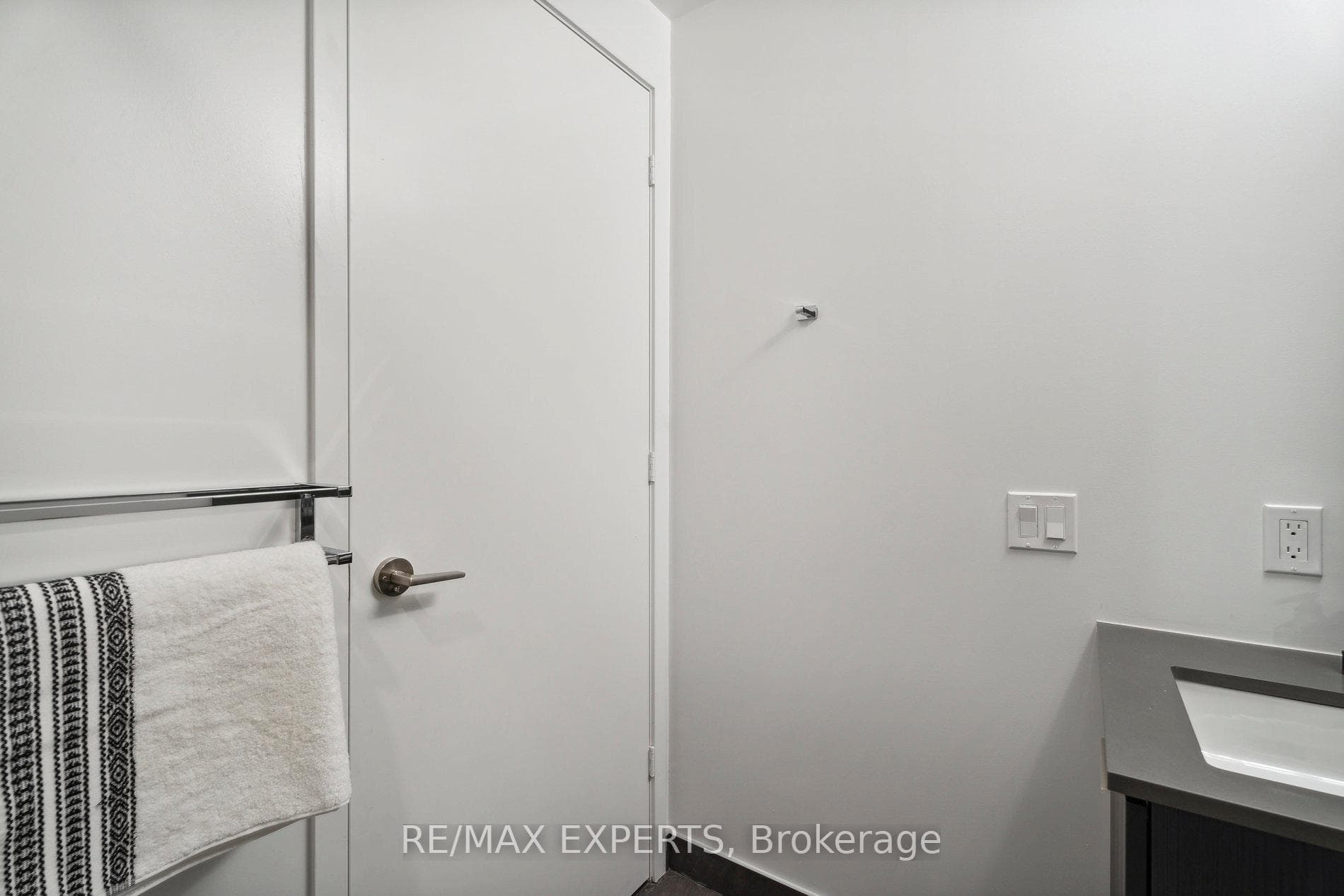 7890 Jane Street Unit 907 photo 11