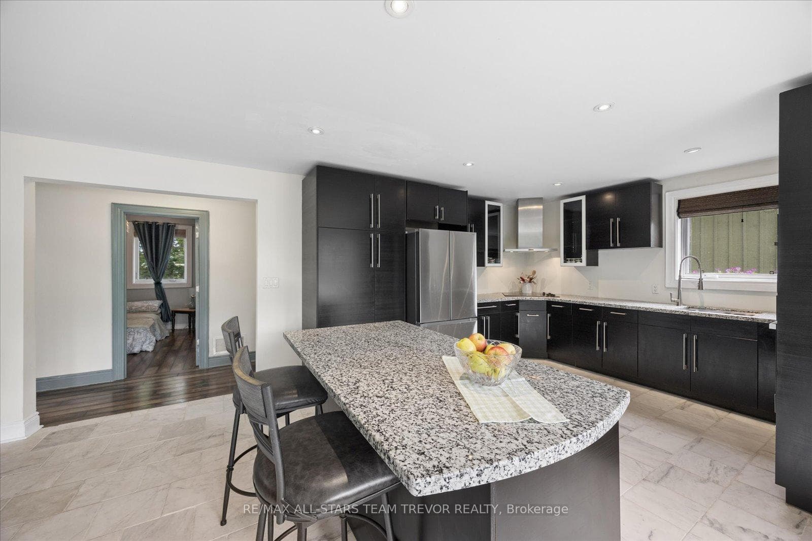 314 Glenwoods Avenue photo 10