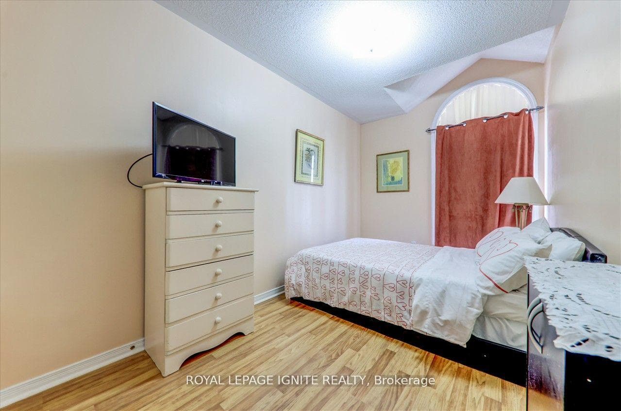 530 Kingston Road Unit 24 photo 27