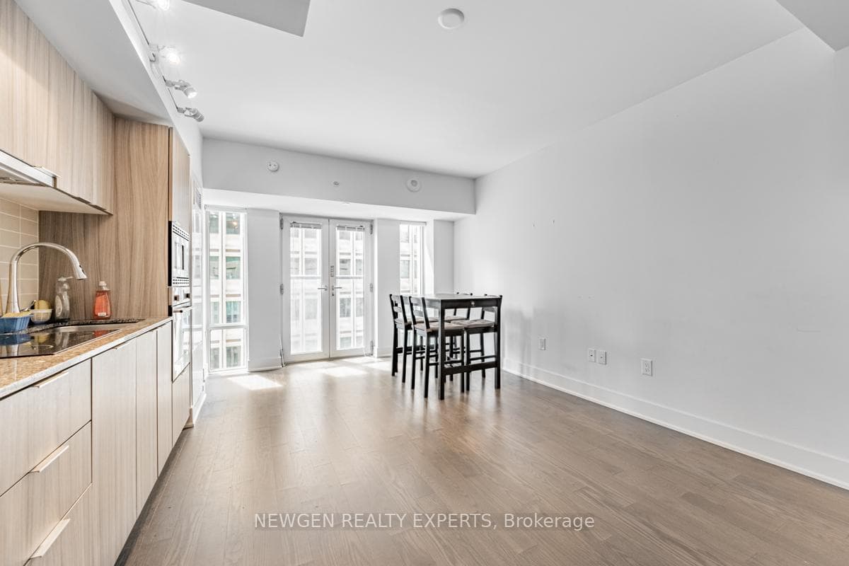 955 Bay Street Unit 815 photo 8