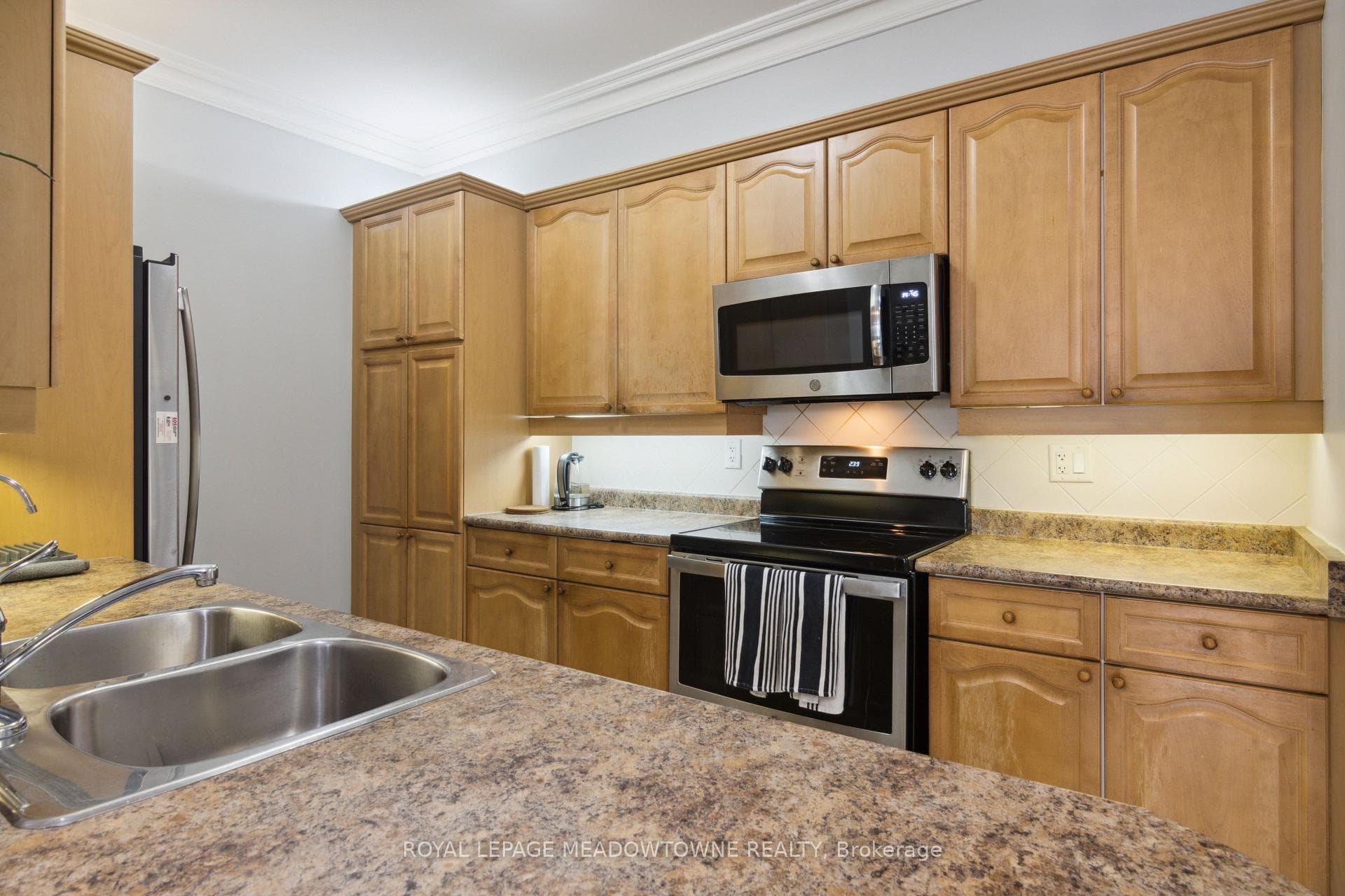 9519 Keele Street Unit 223 photo 14