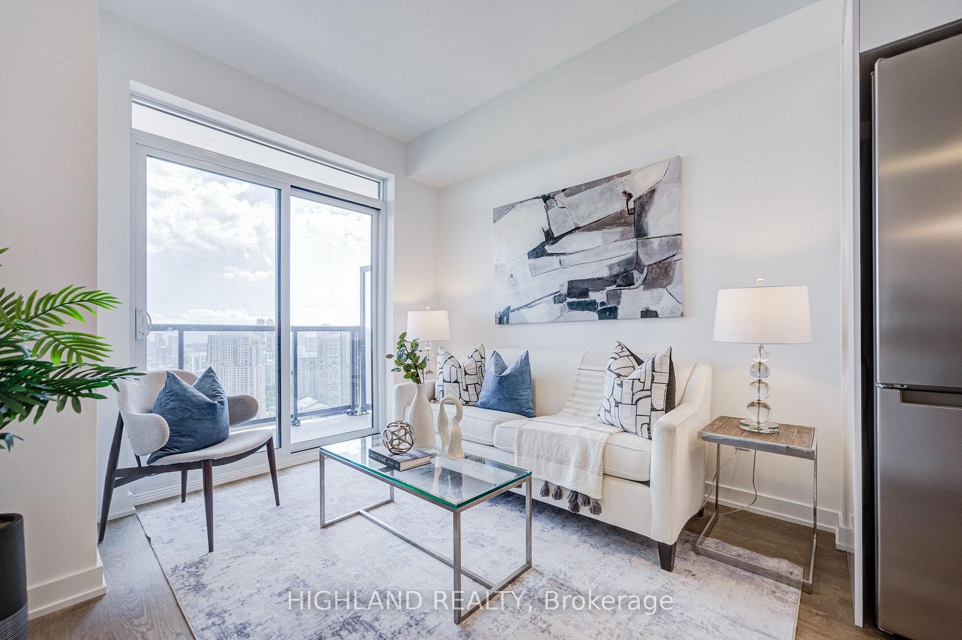 5081 Hurontario Street Unit 3103 photo 1