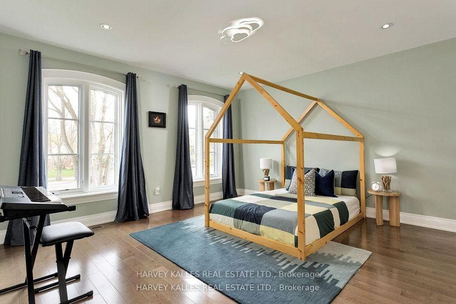 4673 Dundas Street photo 33