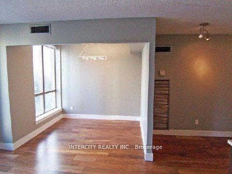 40 Scollard Street Unit 605 photo 13
