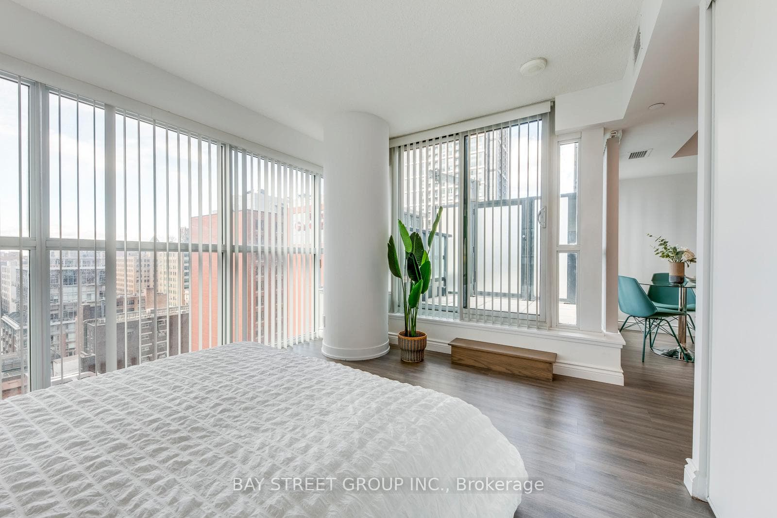 87 Peter Street Unit 1305 photo 20