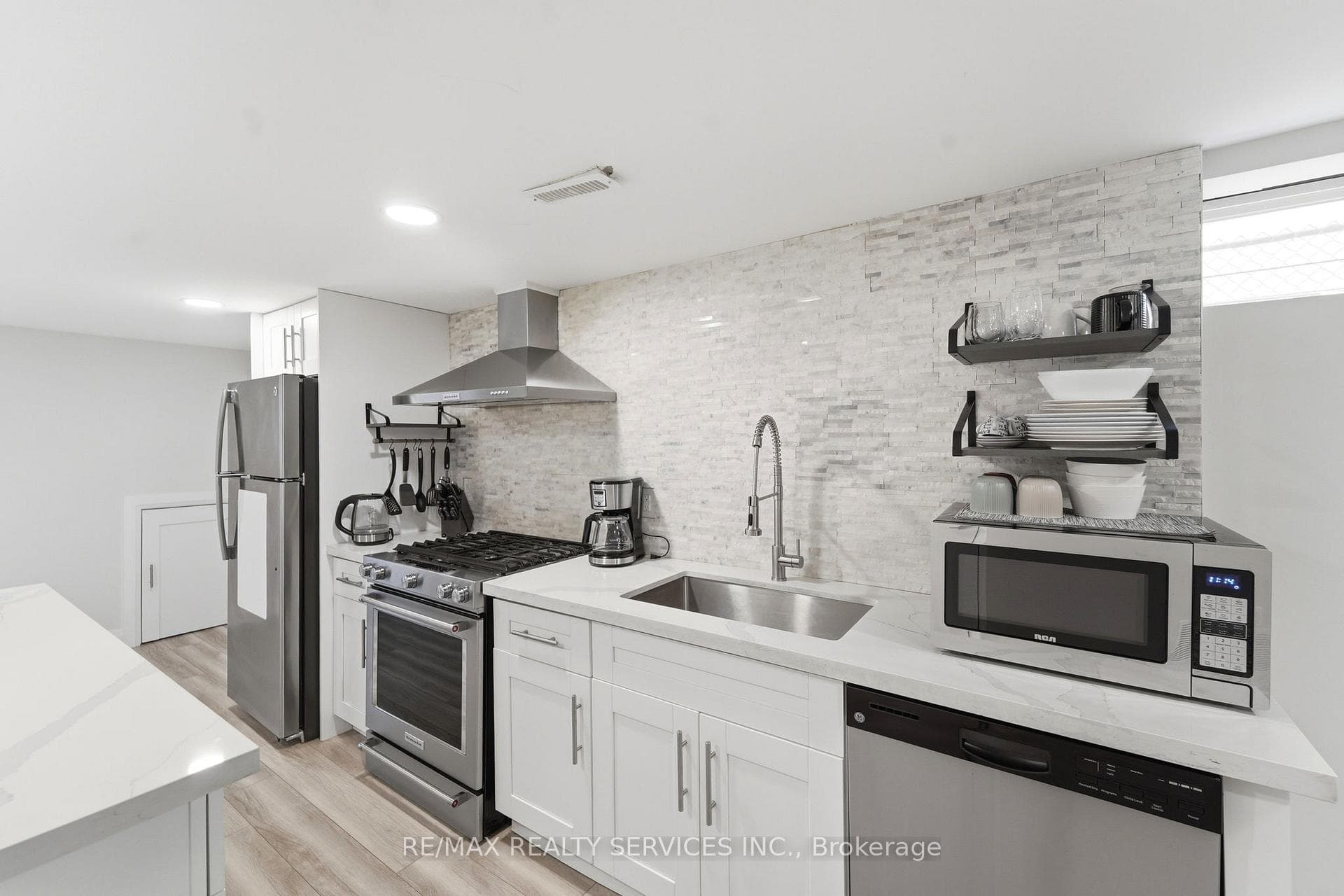 1305 Consort Crescent Unit BSMT photo 12