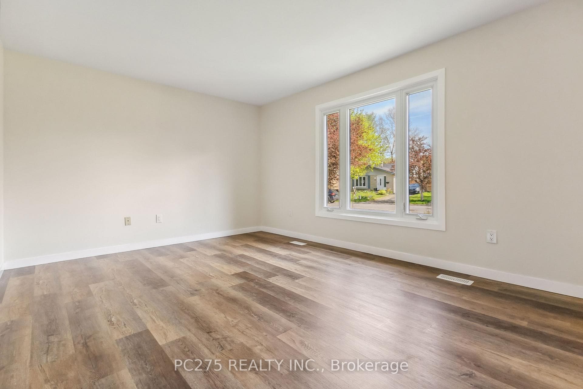 107 Inverary Crescent photo 18