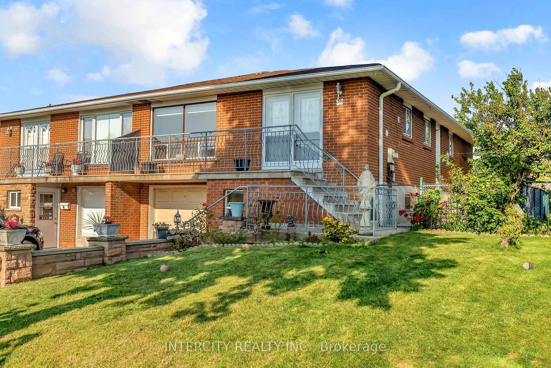 39 Rita Drive photo 2