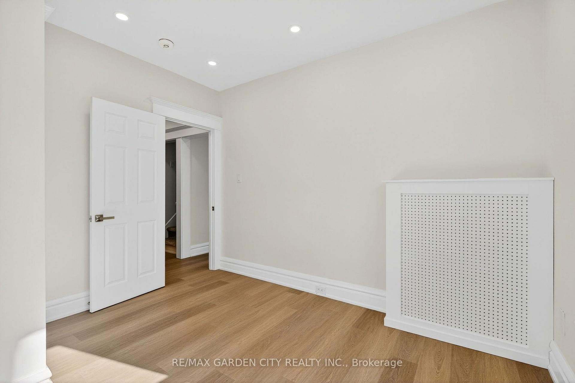 104 Carrick Avenue Unit Upper photo 18