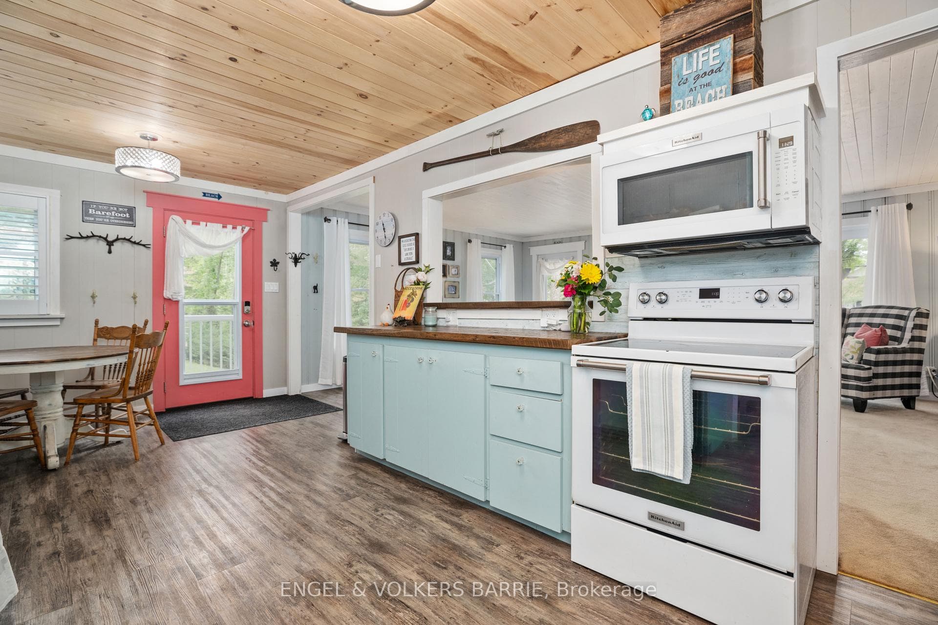 661 Tiny Beaches Road photo 4