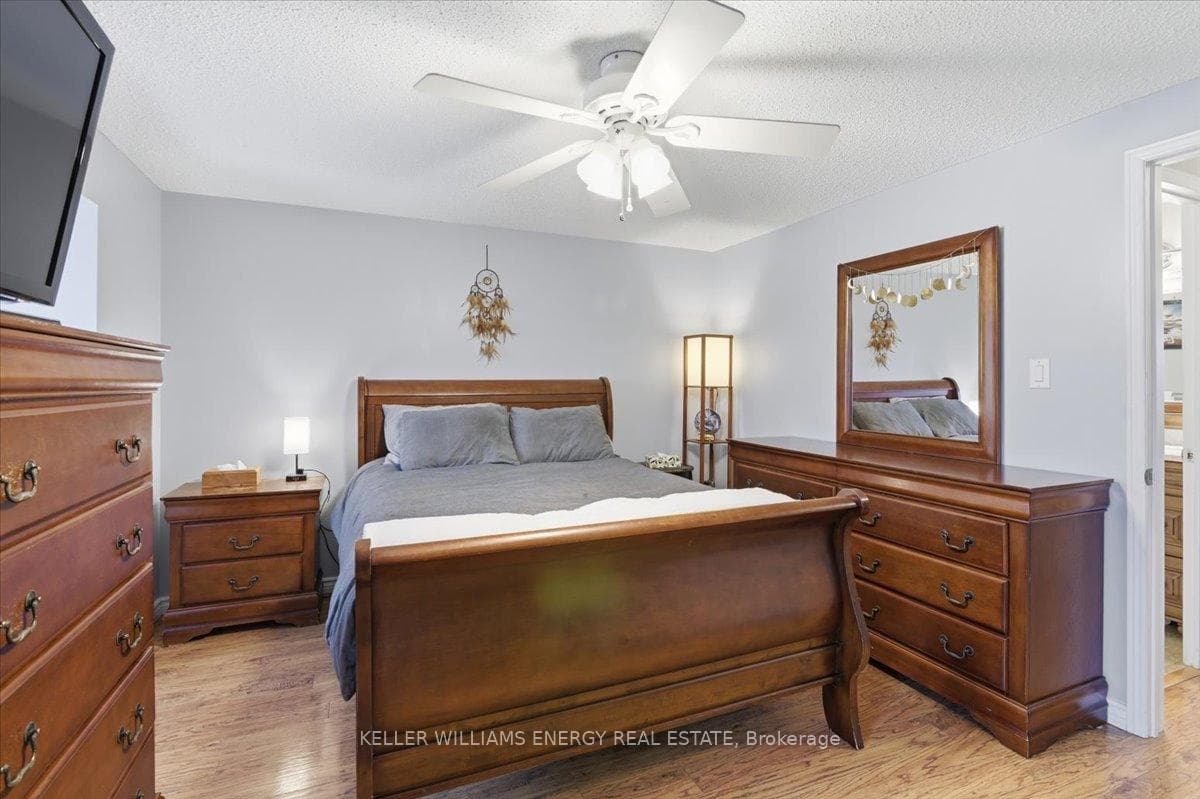 751 Bennett Crescent photo 20