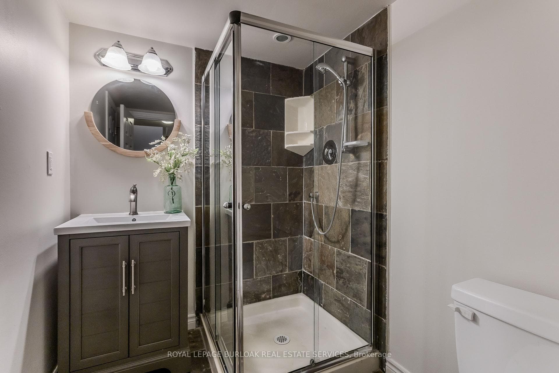 2055 Mountain Grove Avenue photo 35