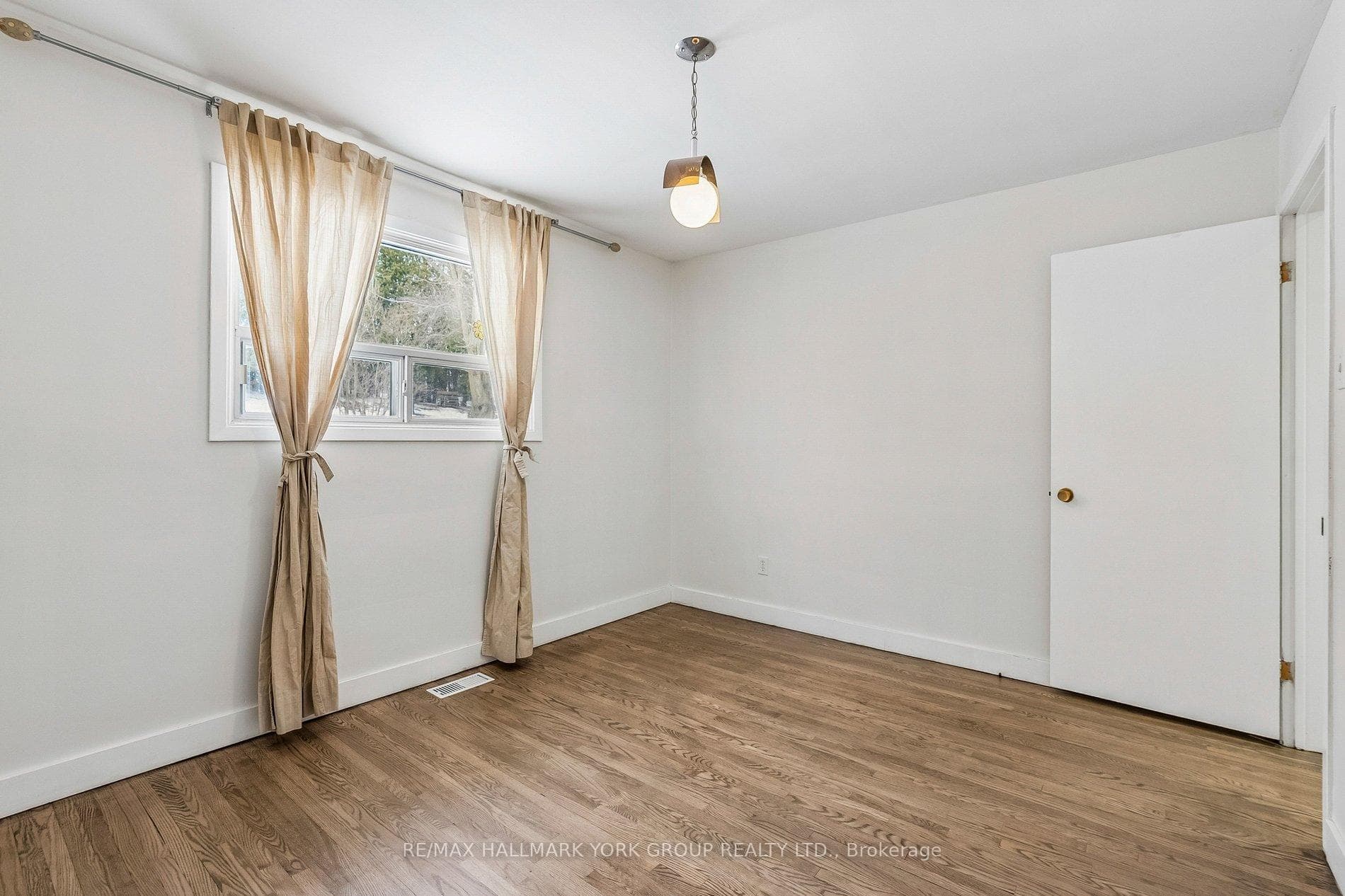 24 Coral Harbour Crescent photo 27