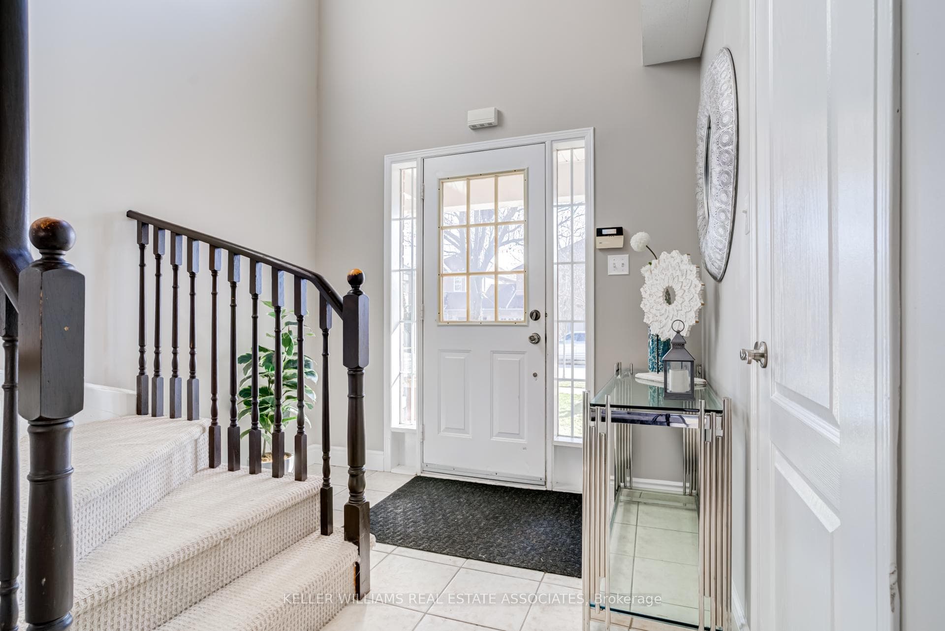 5867 Chalfont Crescent photo 3