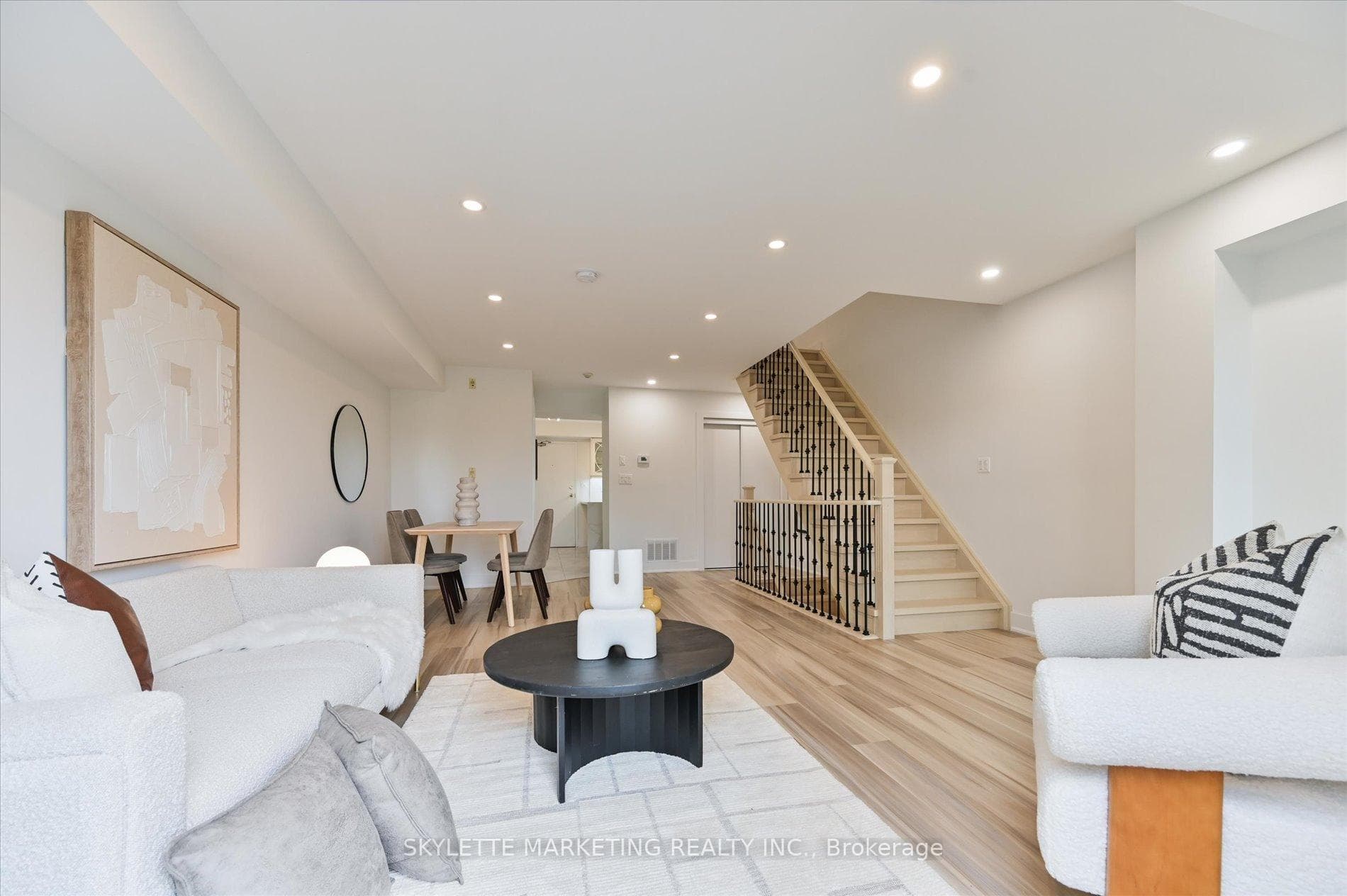 118 Finch Avenue Unit 8 photo 8