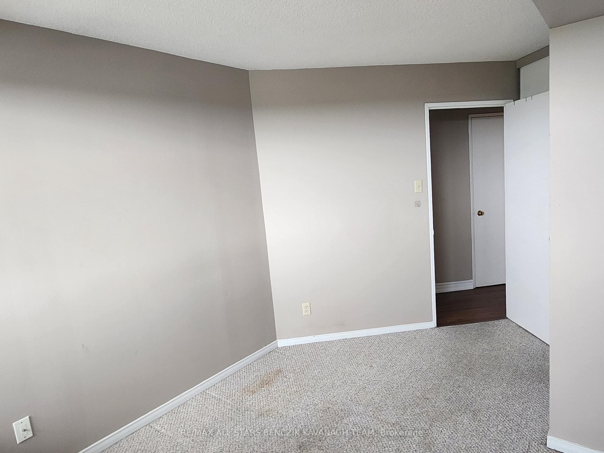 2 Westney Road Unit 902 photo 9