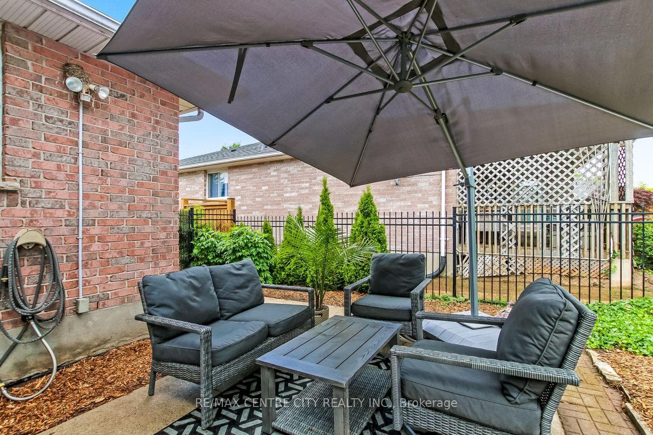 96 Carrie Crescent photo 26