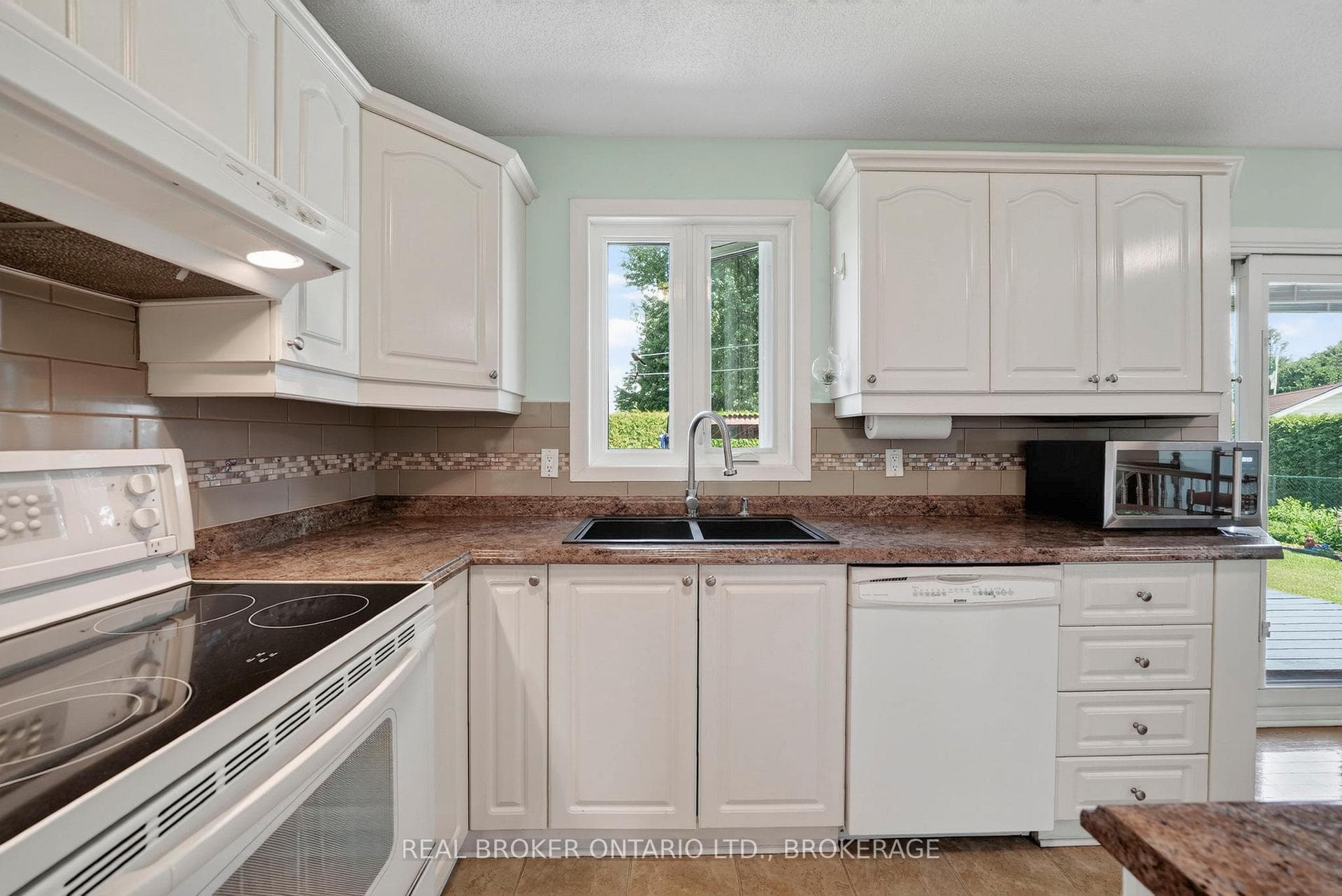 11 Albert Street photo 11