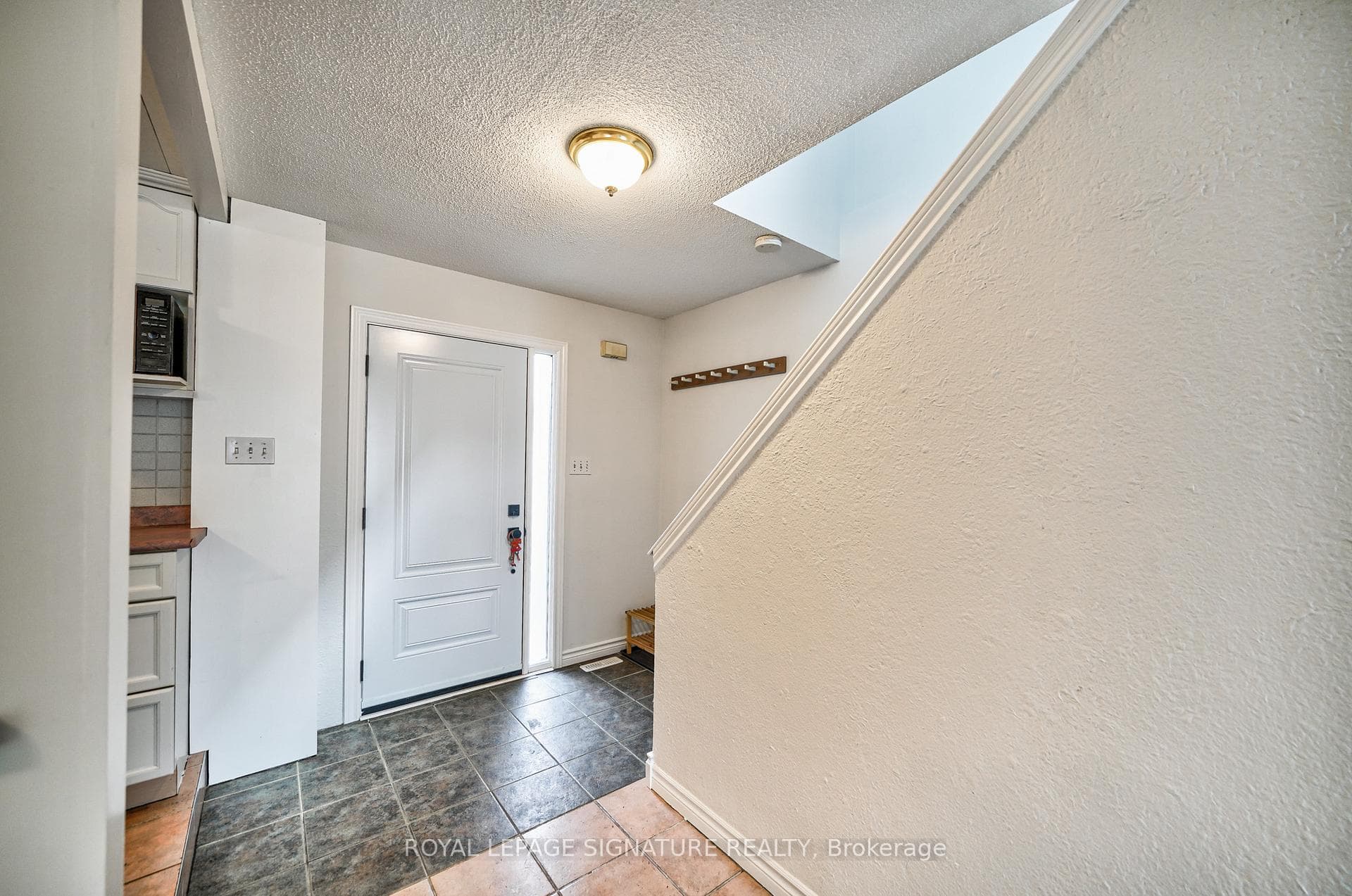 16 Christie Crescent photo 5