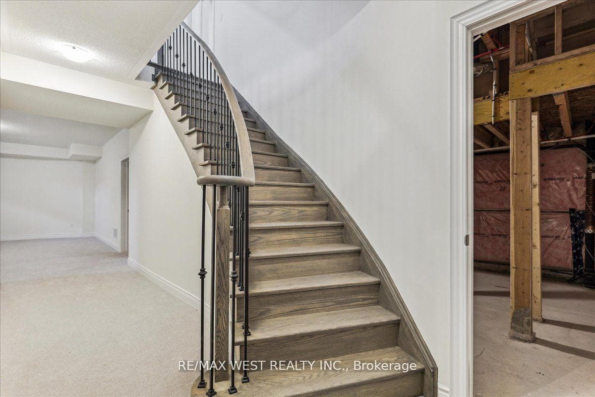 33 Morley Crescent photo 18
