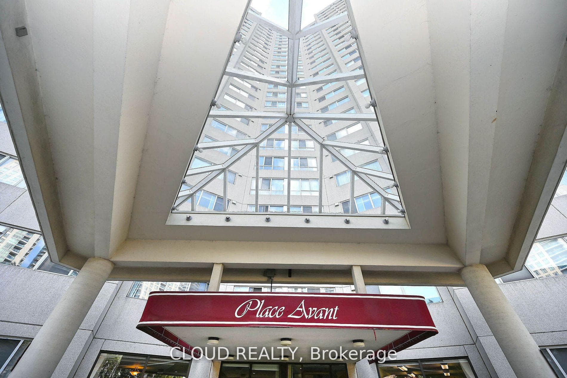 3700 Kaneff Crescent Unit 2209 photo 3