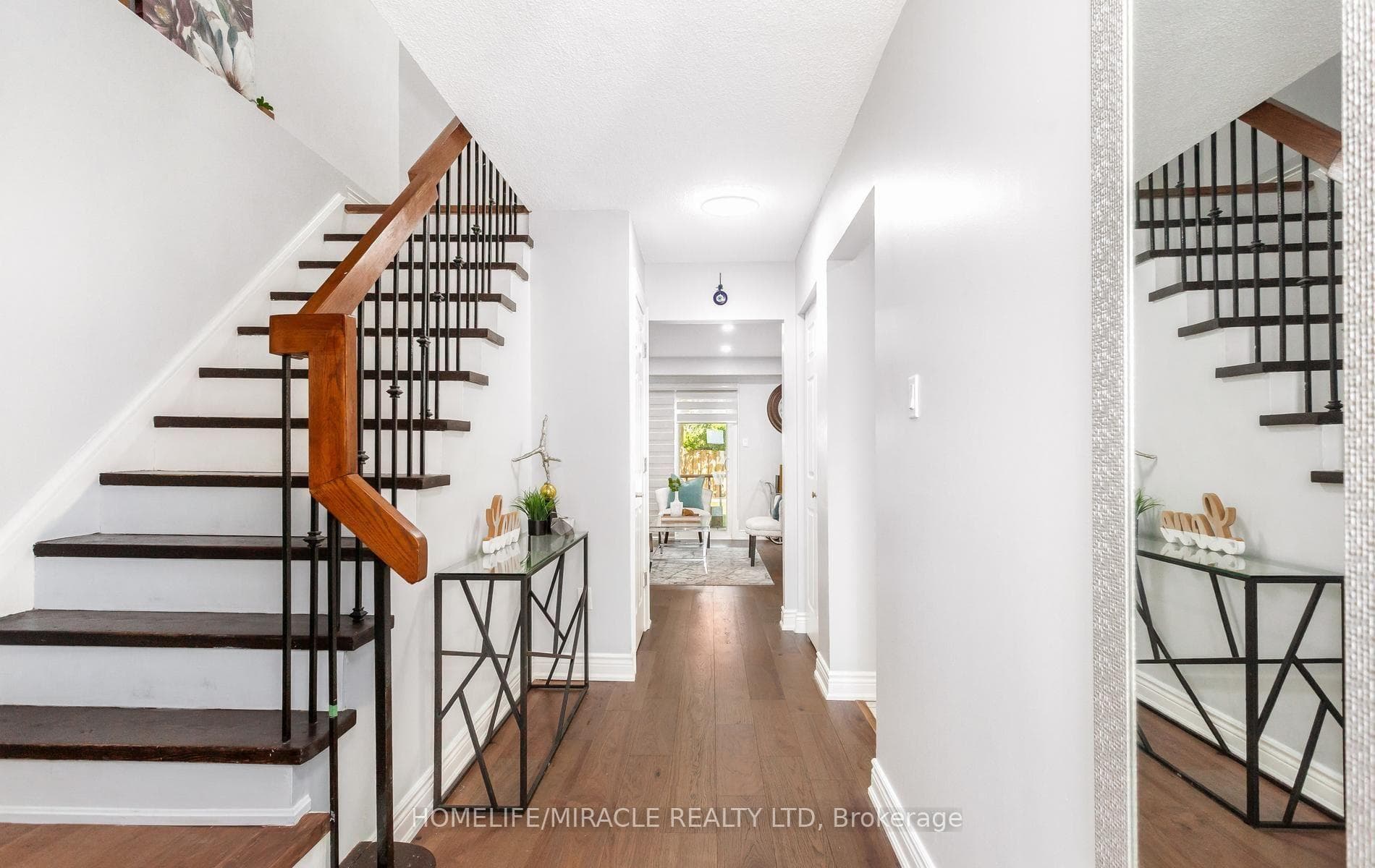 49 Newbridge Crescent photo 5
