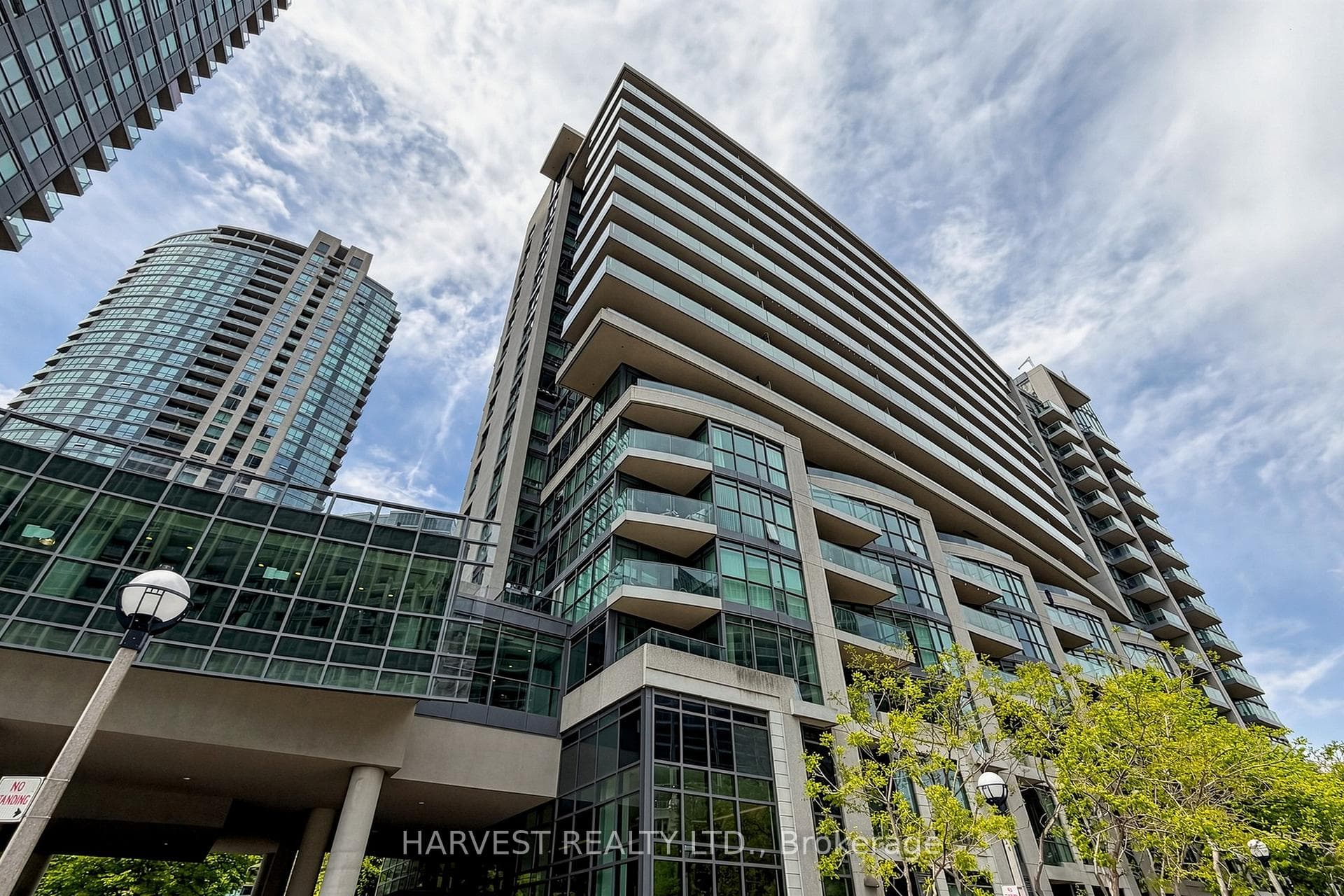 209 Fort York Boulevard Unit 380 photo 2