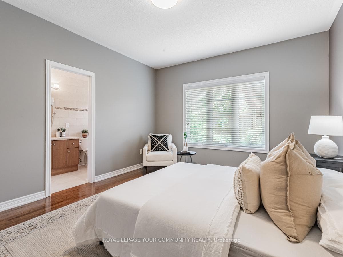 201 Queen Filomena Avenue photo 24