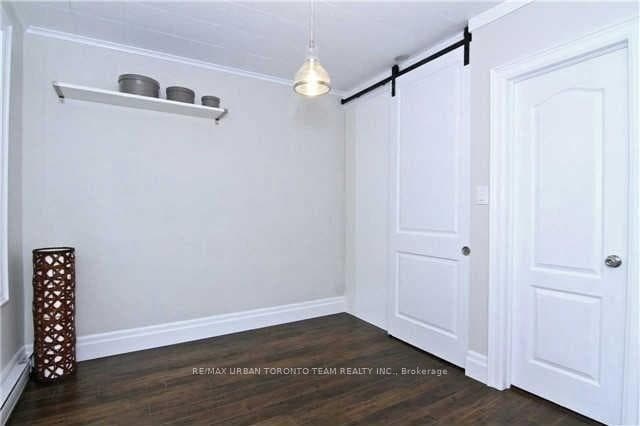115A Coxwell Avenue Unit Upper photo 8