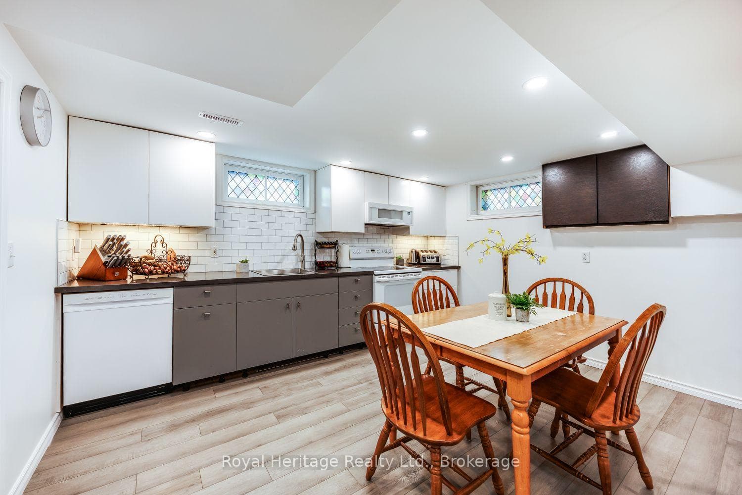 461 Gibbons Street photo 17