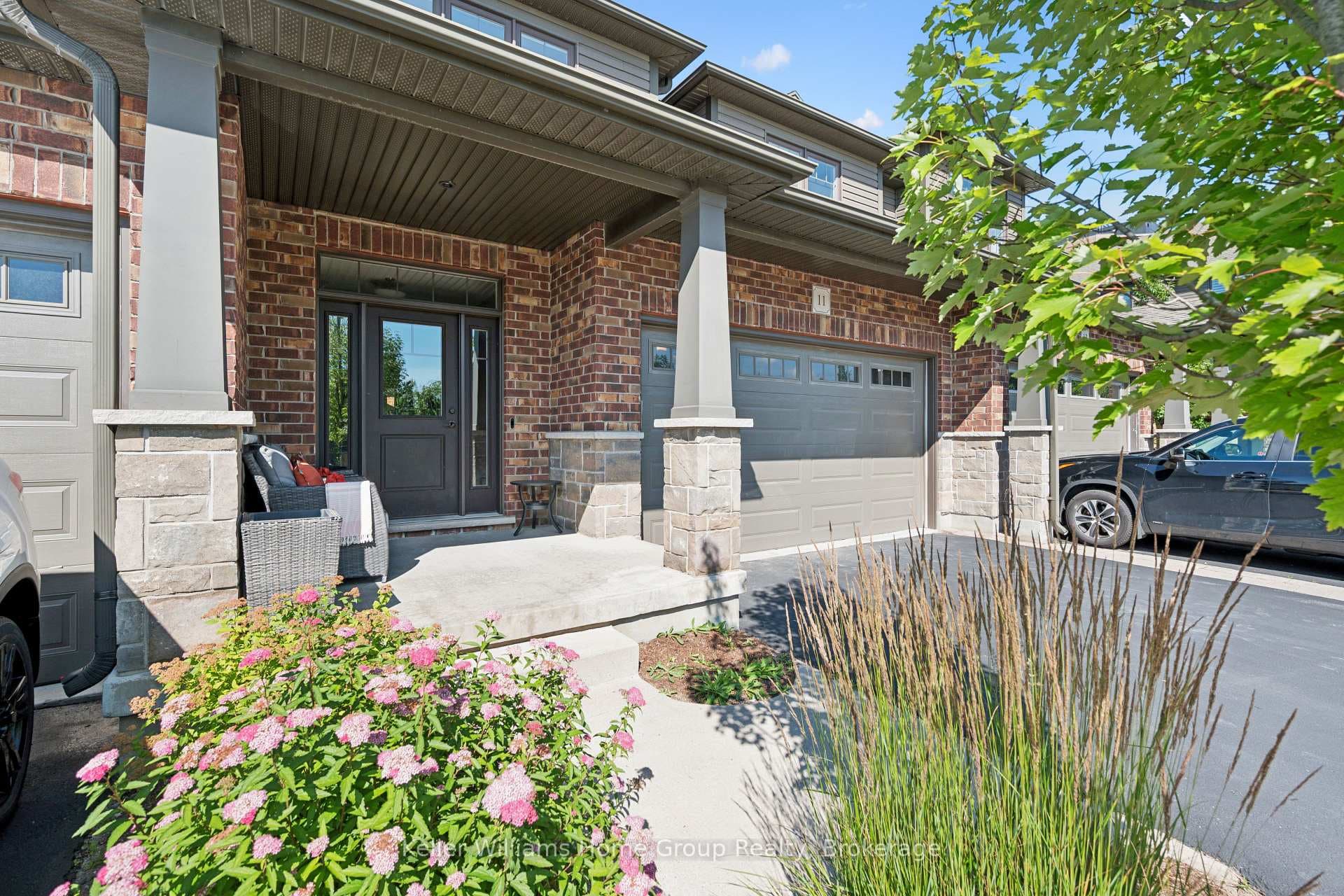 254 Gosling Gardens Avenue Unit 11 photo 3