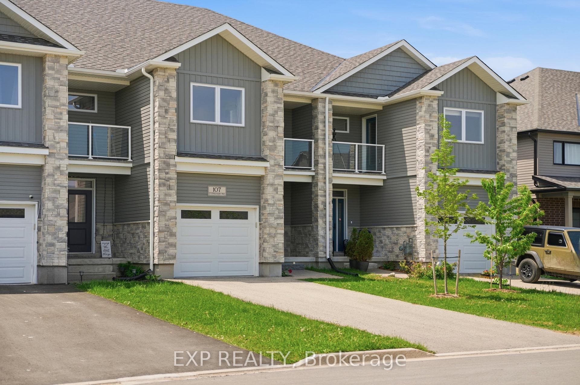 107 Stephenson Way photo 2