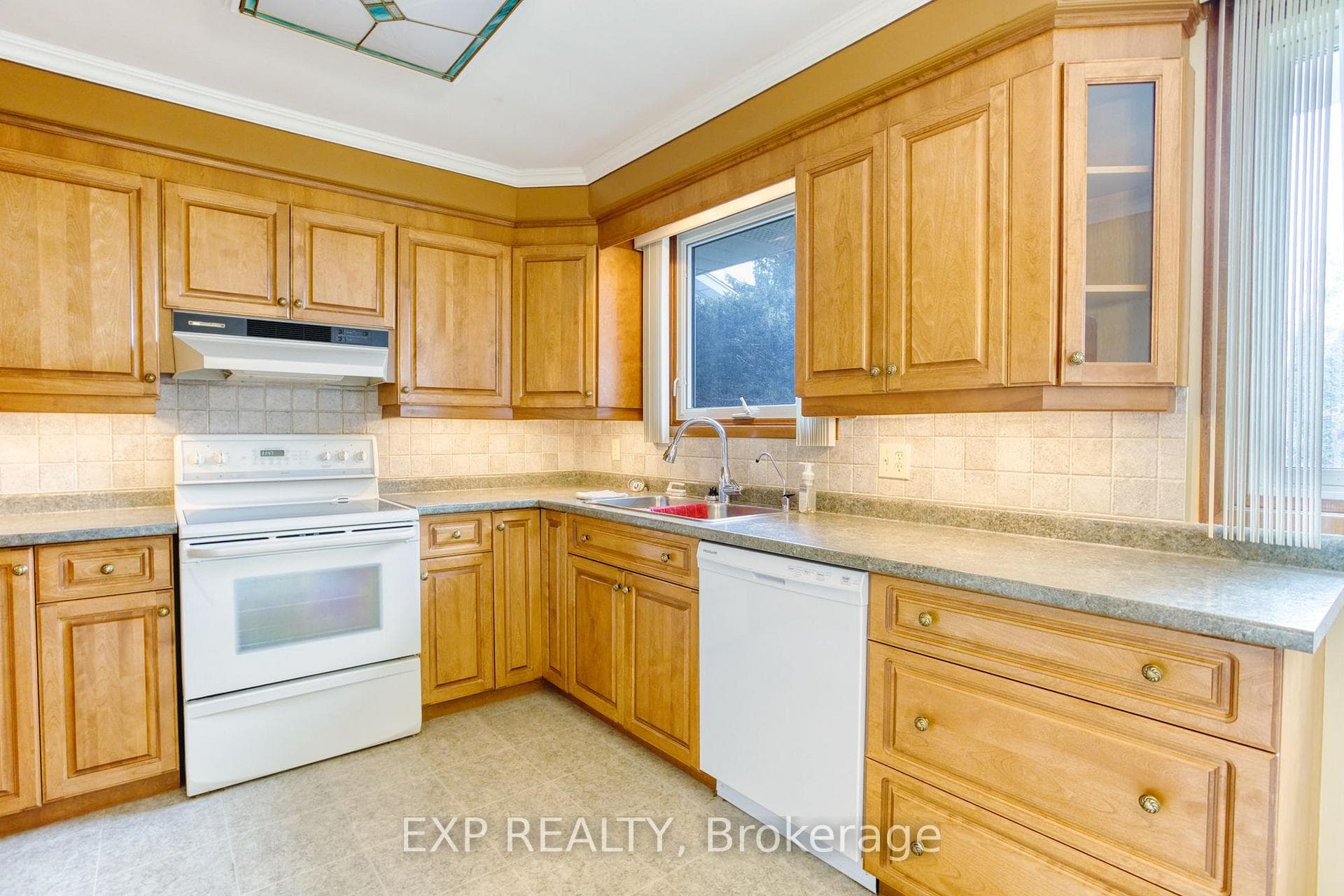 25 Meadowbrook Crescent photo 10