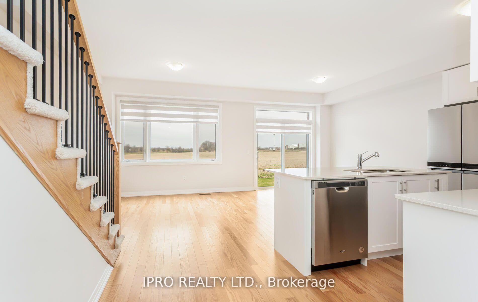 90 Freedom Crescent photo 7