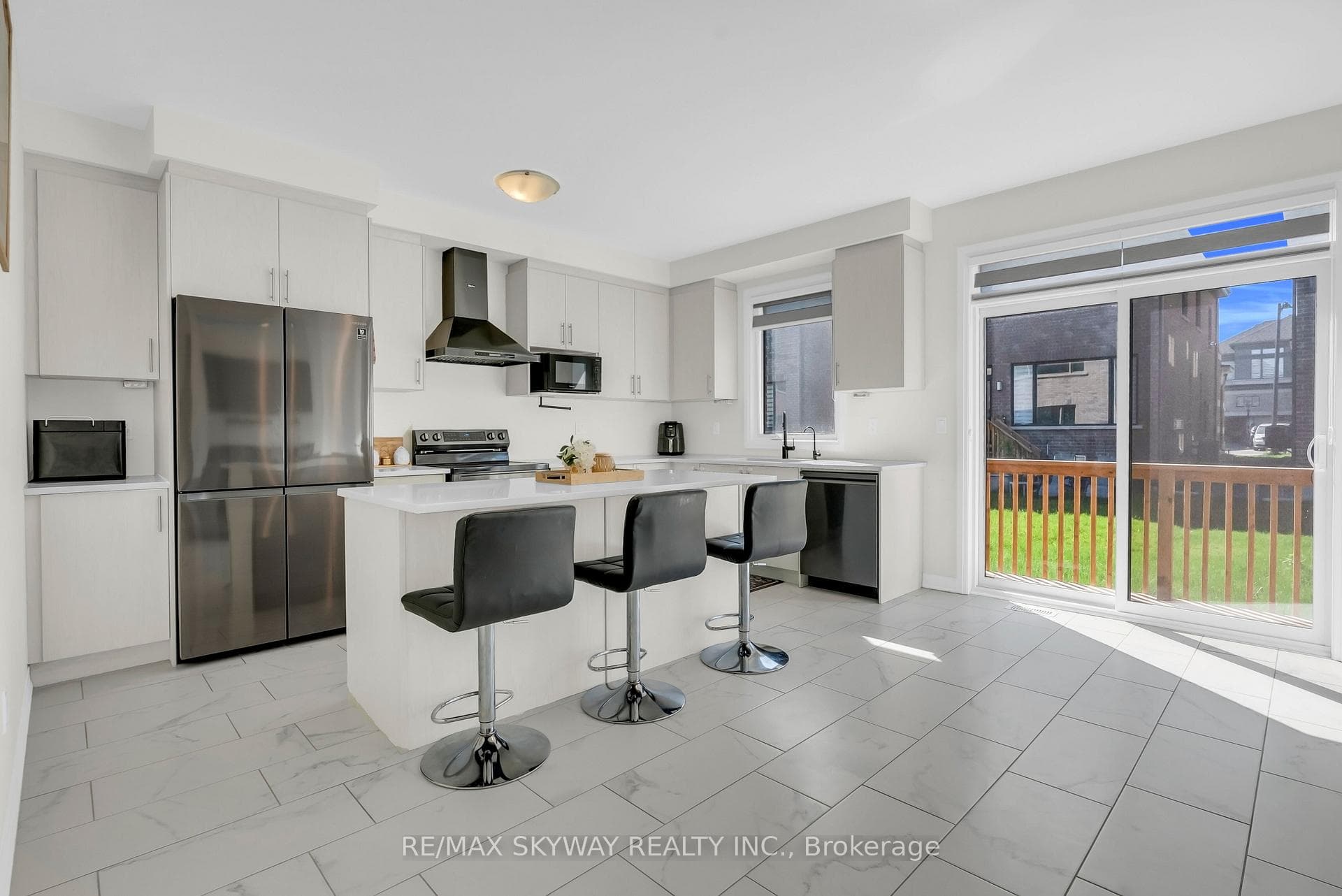 16 Tyler Avenue photo 15