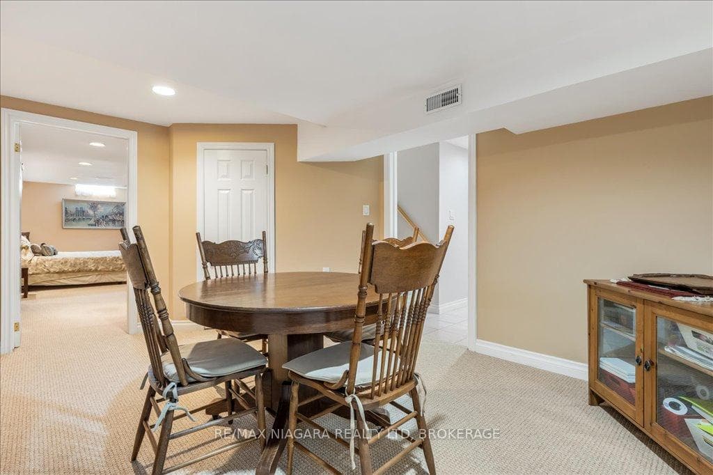 1077 Grandeur Crescent photo 28