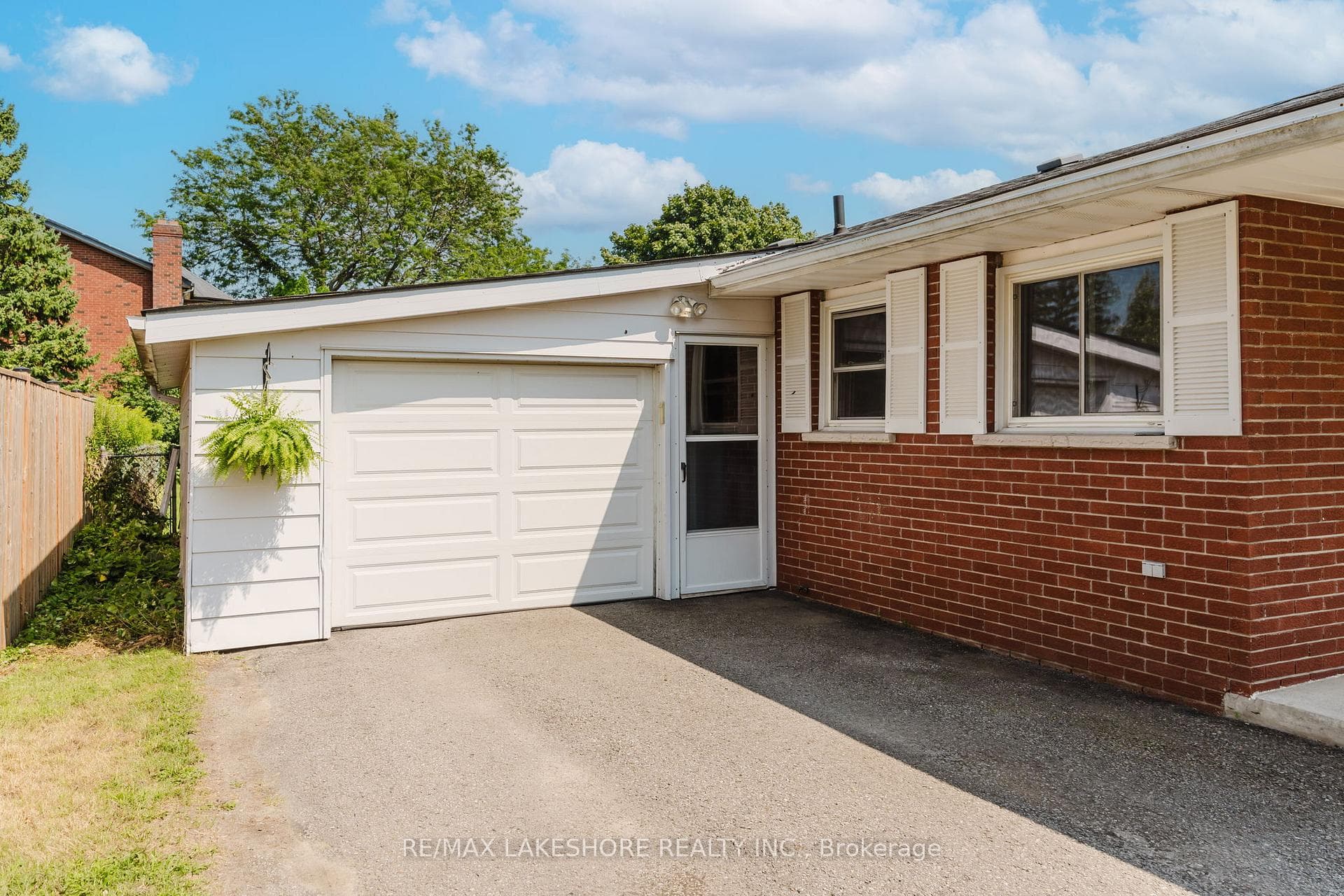 860 Ontario Street photo 2