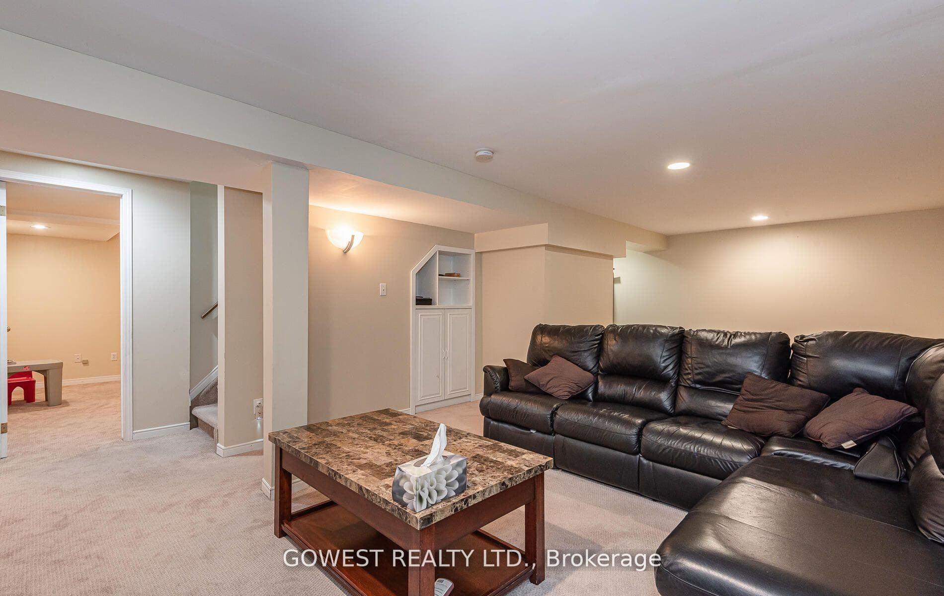 52 Davis Crescent photo 32